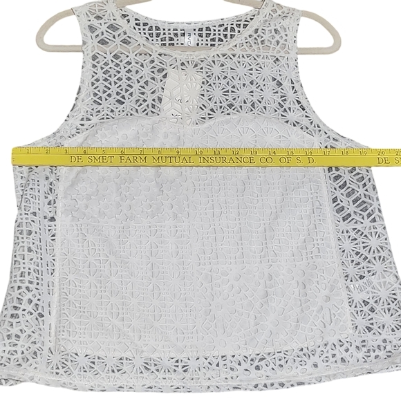 RVCA NWT Lion Eyes White Tank Top from Buckle Size Large Lightweight Beachy - Picture 15 of 16